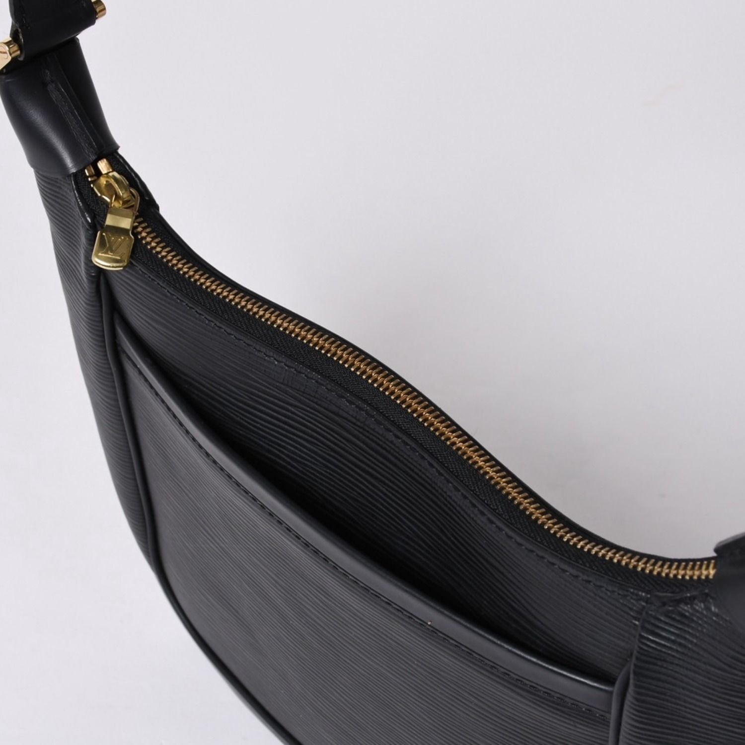極美品 LOUIS VUITTON ルイヴィトン マッツィー ワンショルダーバッグ ハンドバッグ M58972 エピ ブラック 中古 4a000810 極美品 LOUIS VUITTON ルイヴィトン マッツィー ワンショルダーバッグ