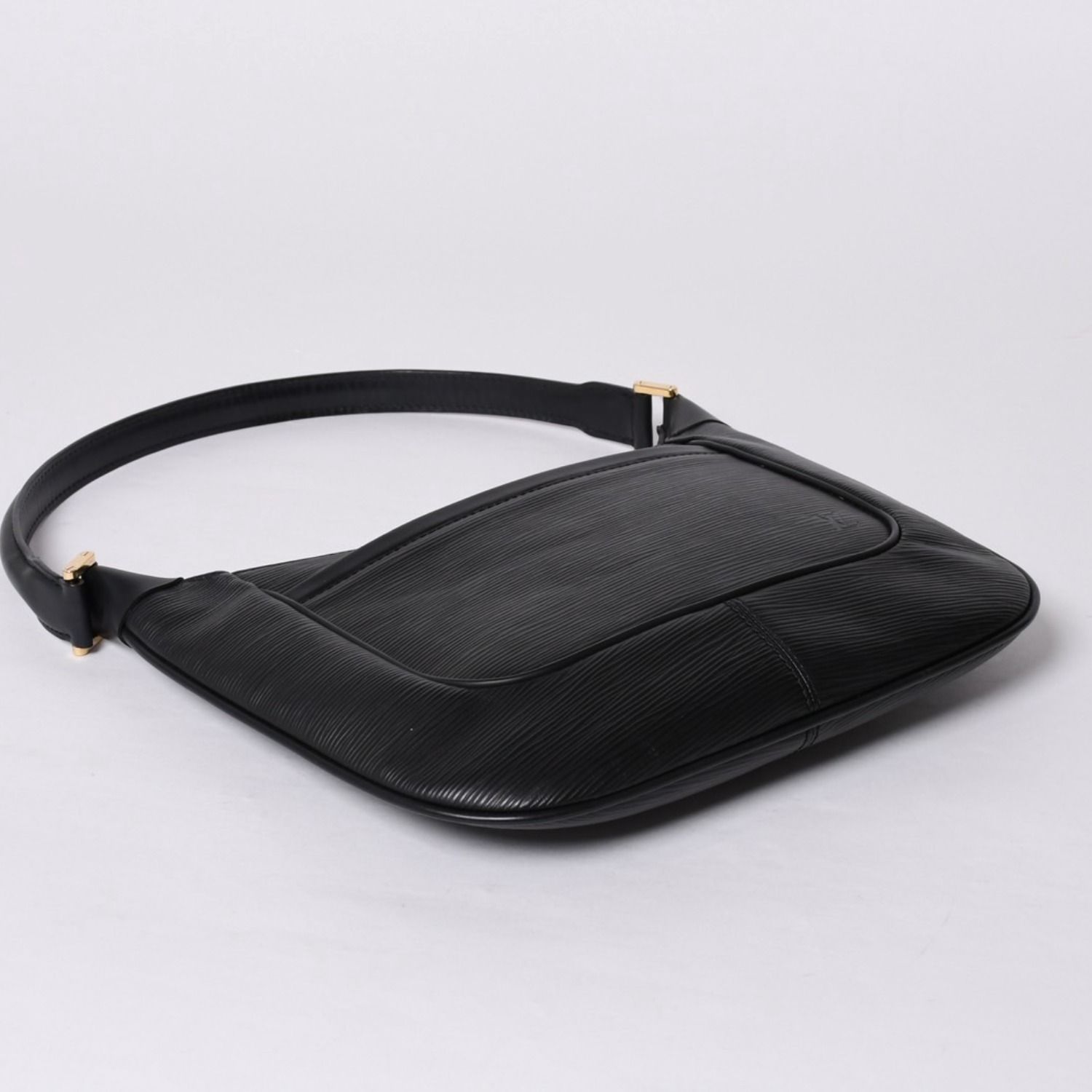 極美品 LOUIS VUITTON ルイヴィトン マッツィー ワンショルダーバッグ ハンドバッグ M58972 エピ ブラック 中古 4a000810 LOUIS VUITTON - 極美品 LOUIS VUITTON ルイヴィトン マッツィー ワン