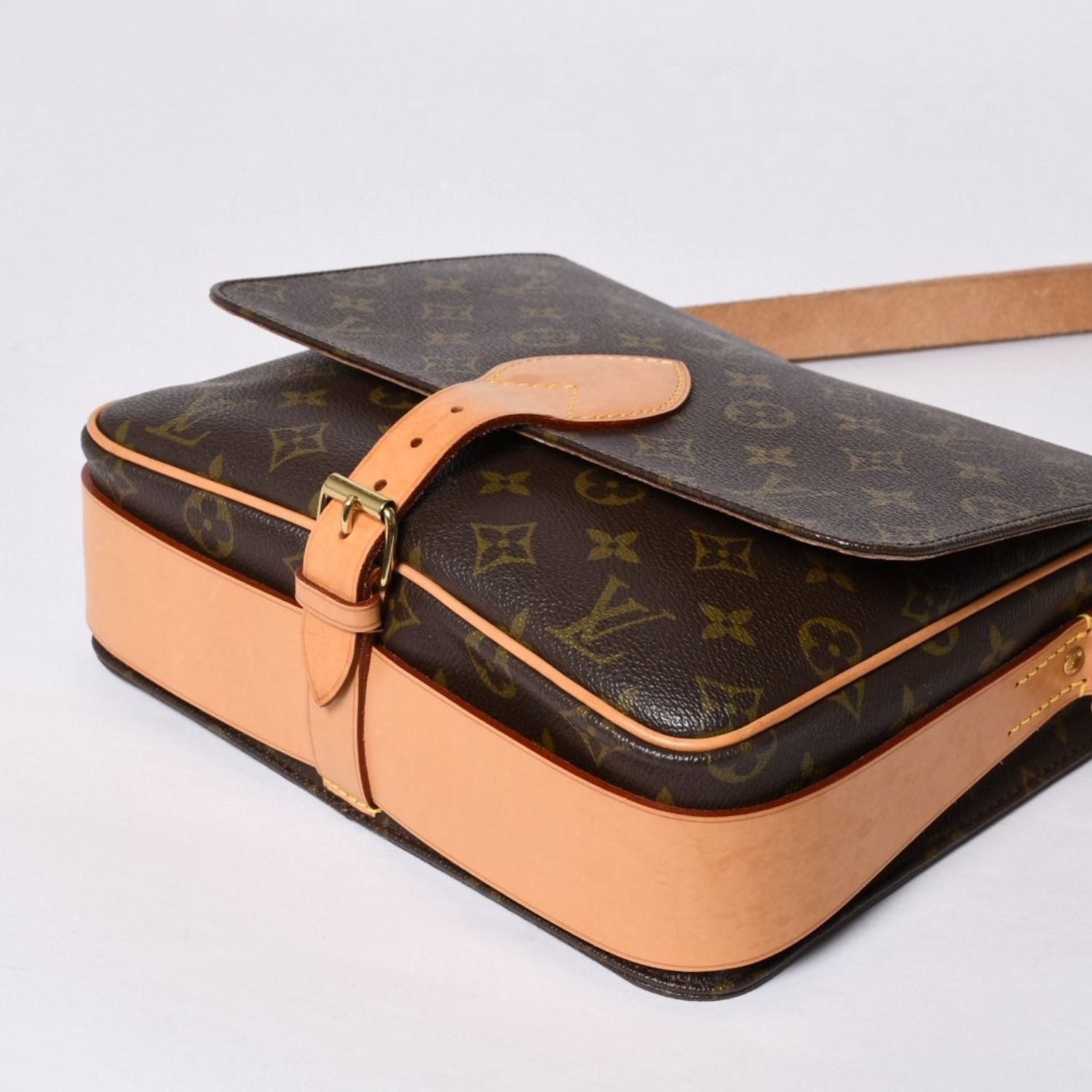LOUIS VUITTON ルイヴィトン カルトシエールGM ショルダーバッグ