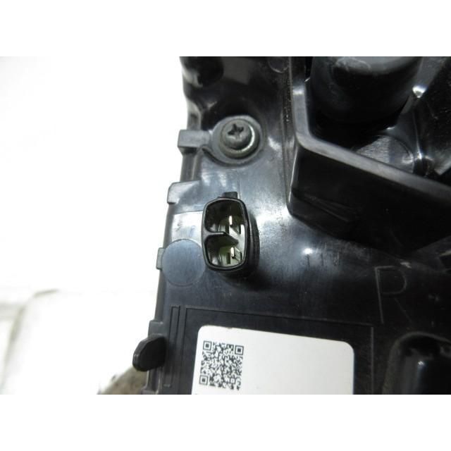 自転車 30年 プリウス DAA-ZVW50 (3) 右テールランプ テールレンズ 下側 81580-470021 81581-47020 207475 4812