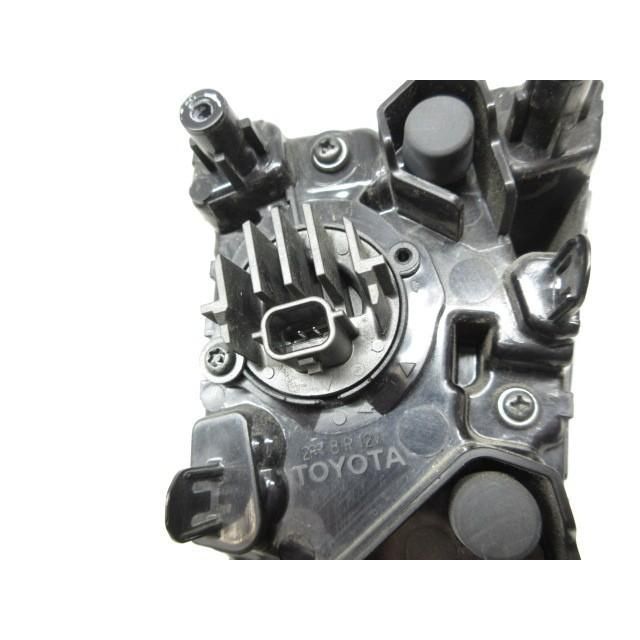 自転車 30年 プリウス DAA-ZVW50 (3) 右テールランプ テールレンズ 下側 81580-470021 81581-47020 207475 4812