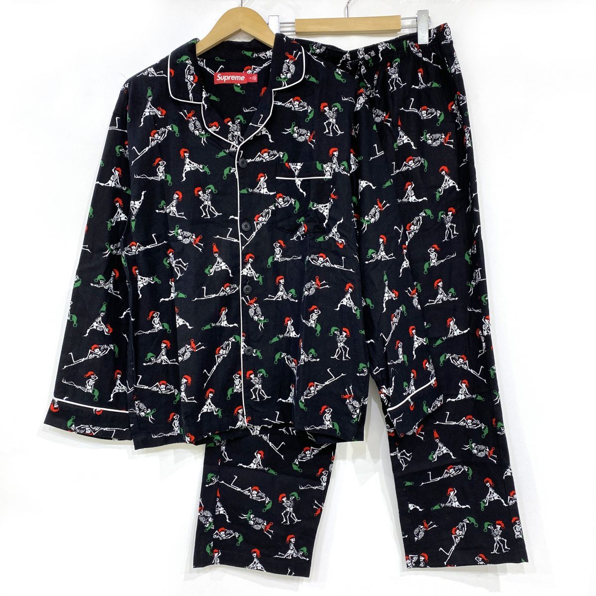 Supreme シュプリーム x Hanes ヘインズ Holiday Pajama Set ホリデー Supreme シュプリーム x Hanes ヘインズ Holiday Pajama Set ホリデー