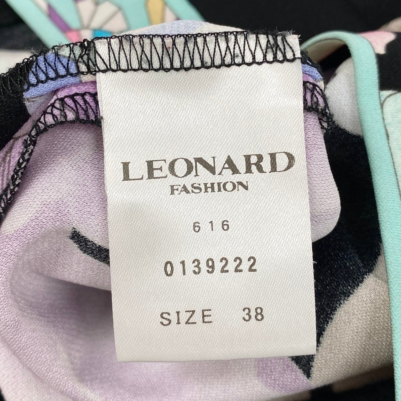 22d18 LEONARD レオナール 半袖カットソー カンカン素材 美しい花柄