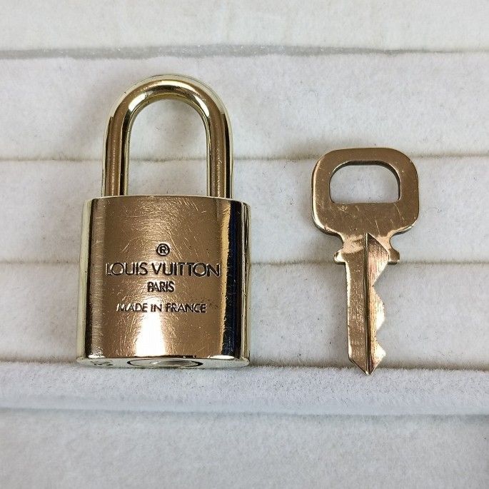 LOUIS VUITTON ルイヴィトン南京錠 カデナと鍵パドロック13点セット Amazon | [ルイヴィトン] カデナ 南京錠 パドロック 鍵付き 10個セット
