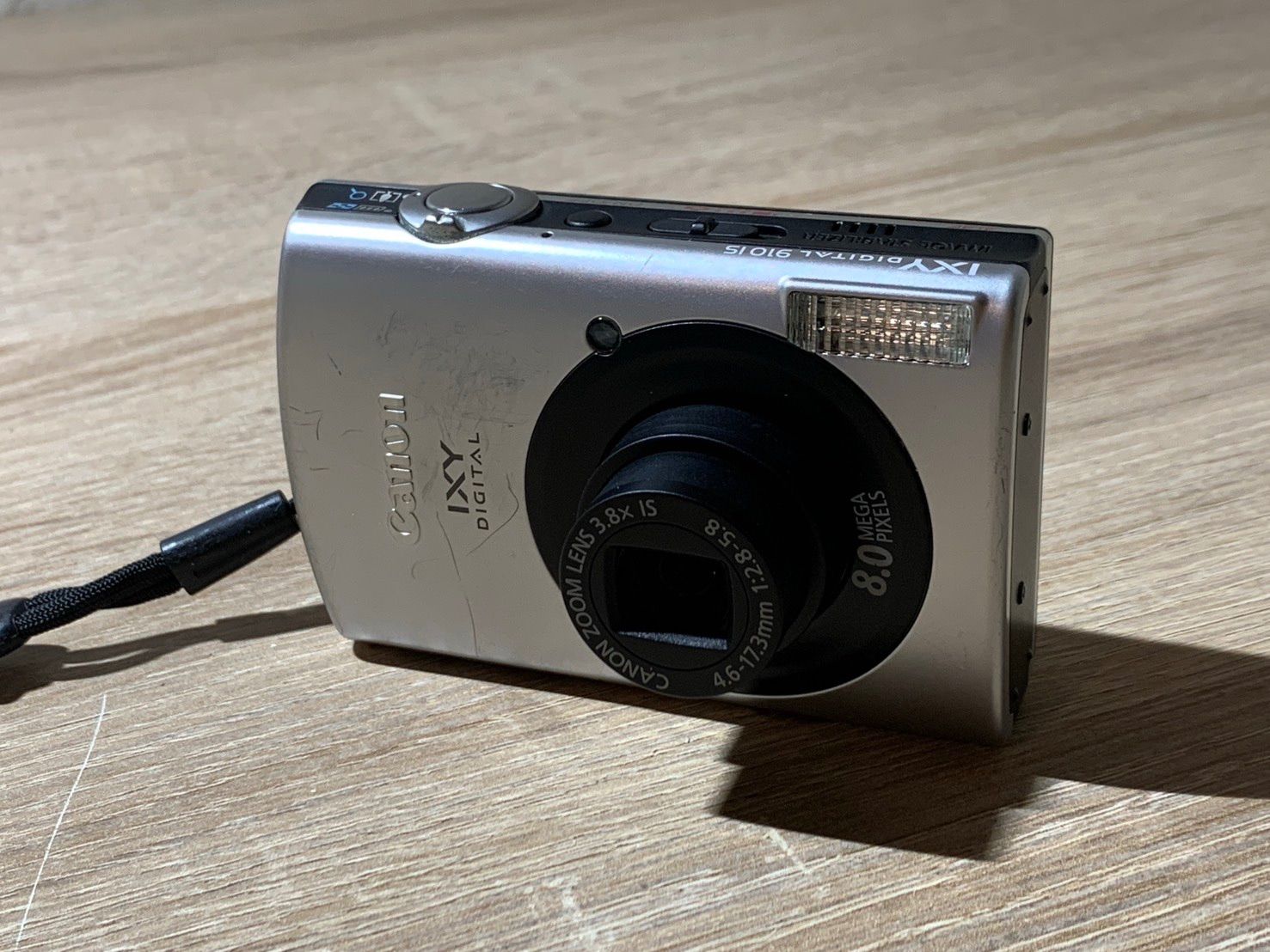 9922 Canon IXY DIGITAL 910 IS シルバー デジカメ ジャンク品【宅