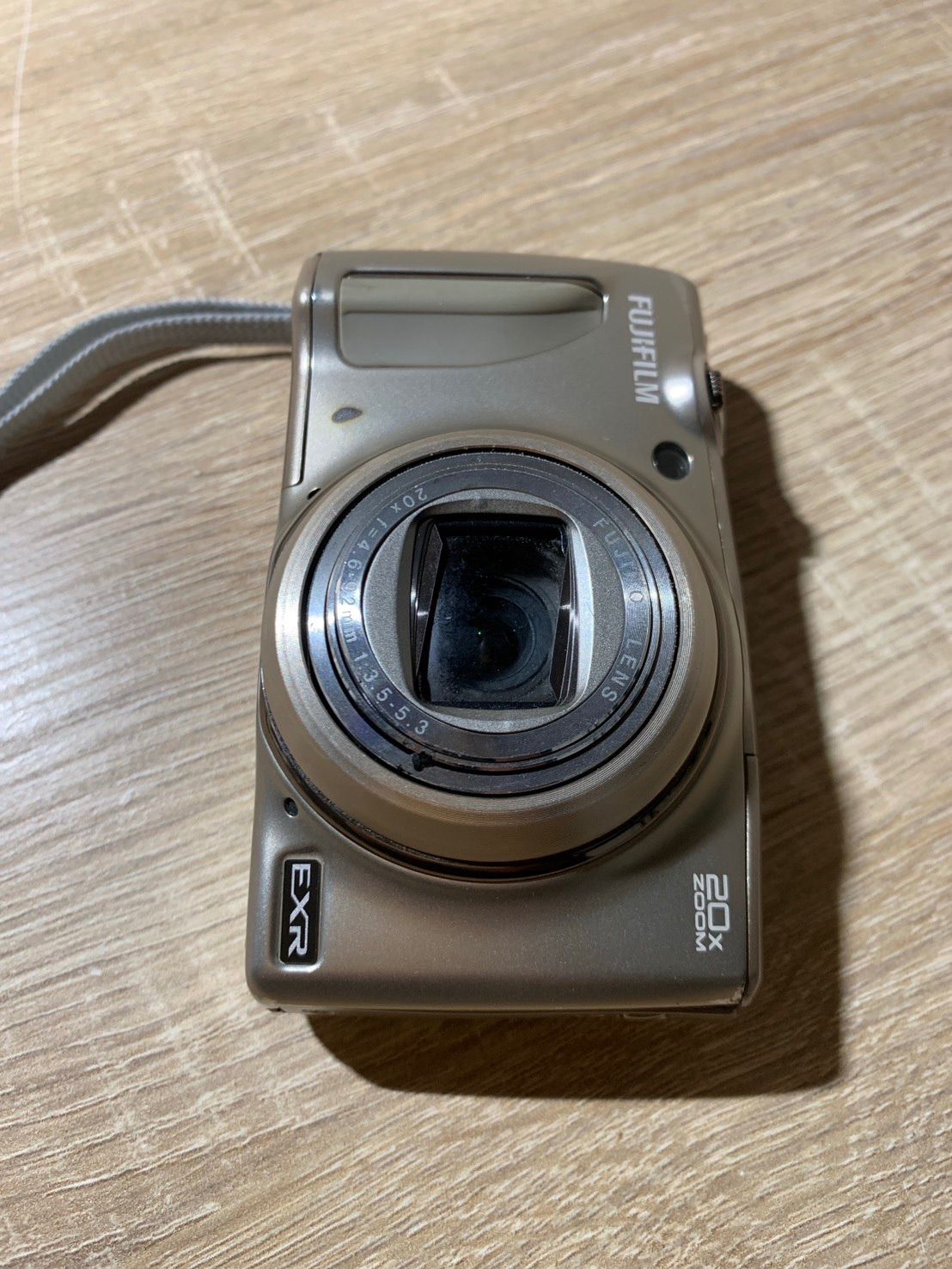 9924 FUJIFILM FINEPIX F1000EXR ゴールド デジカメ ジャンク品【ネ