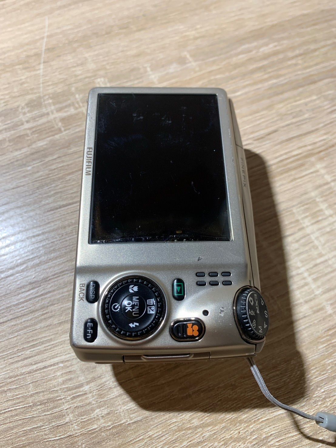 FUJIFILM FinePix F1000EXR ゴールド　ジャンク 9924 FUJIFILM FINEPIX F1000EXR ゴールド デジカメ ジャンク品【ネ