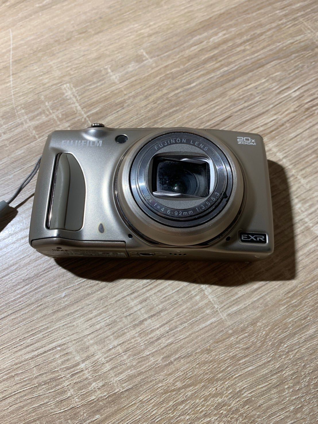 9924 FUJIFILM FINEPIX F1000EXR ゴールド デジカメ ジャンク品【ネ