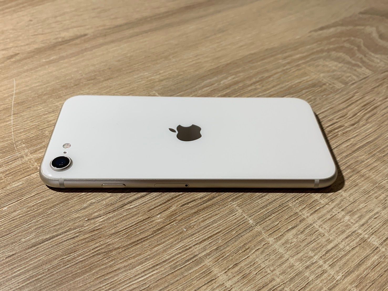 iPhone SE 第3世代 128GB スターライト ジャンク品 - メルカリ