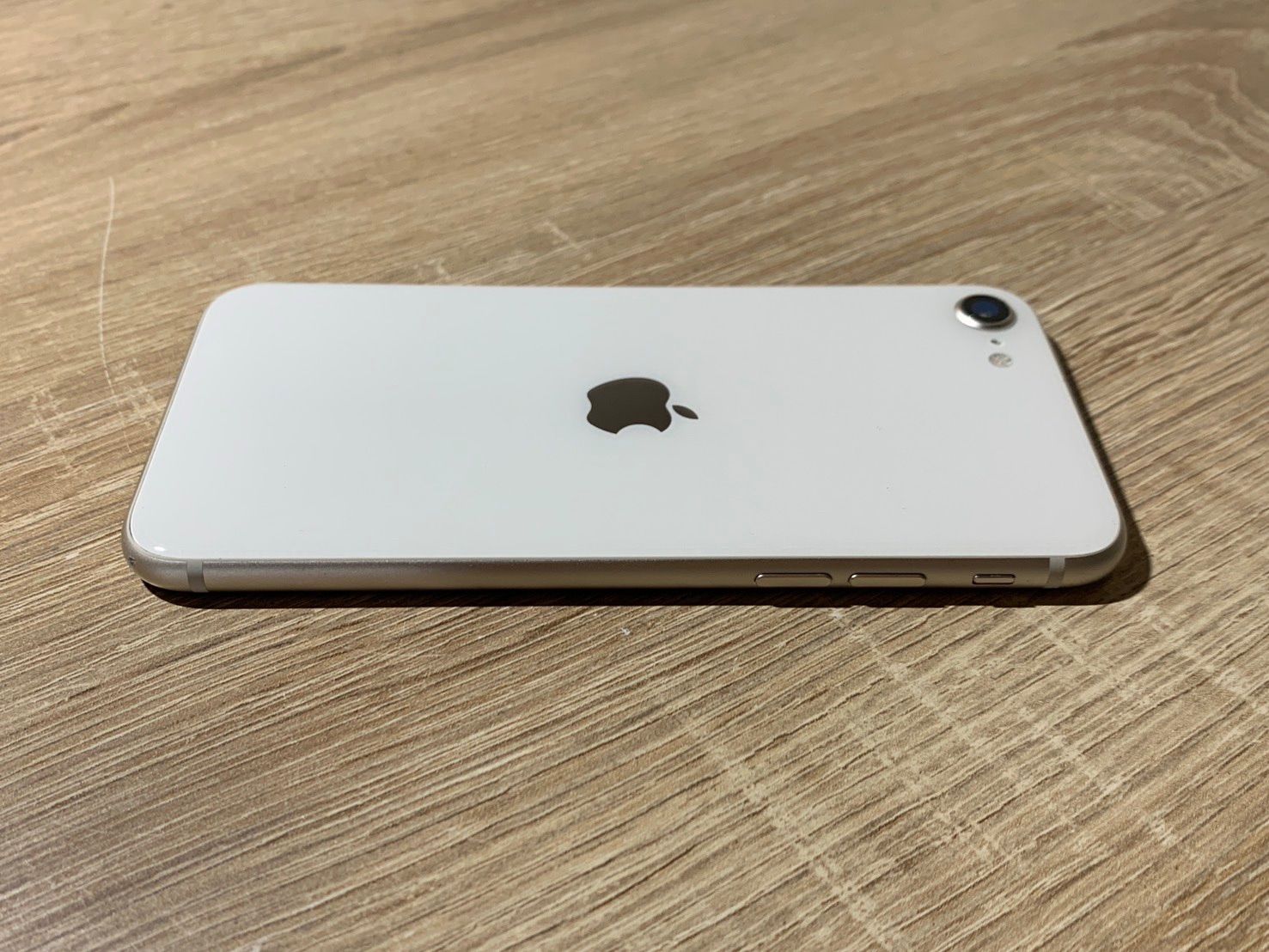 iPhone SE 第3世代 128GB スターライト ジャンク品 - メルカリ