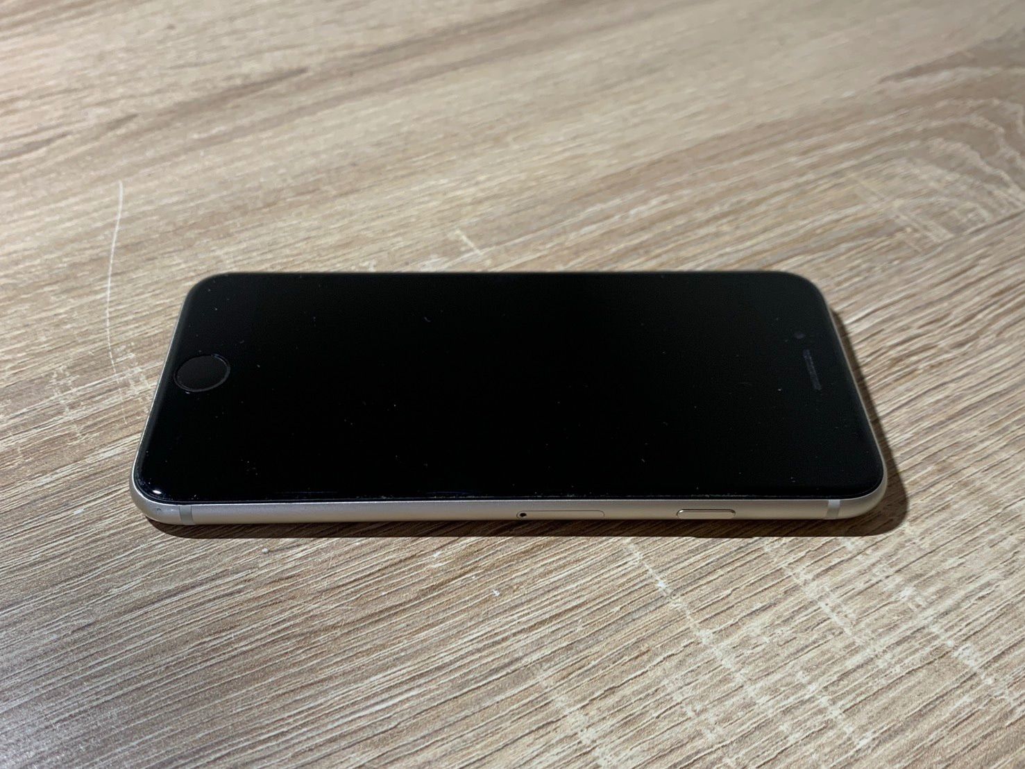 iPhone SE 第3世代 128GB スターライト ジャンク品 - メルカリ