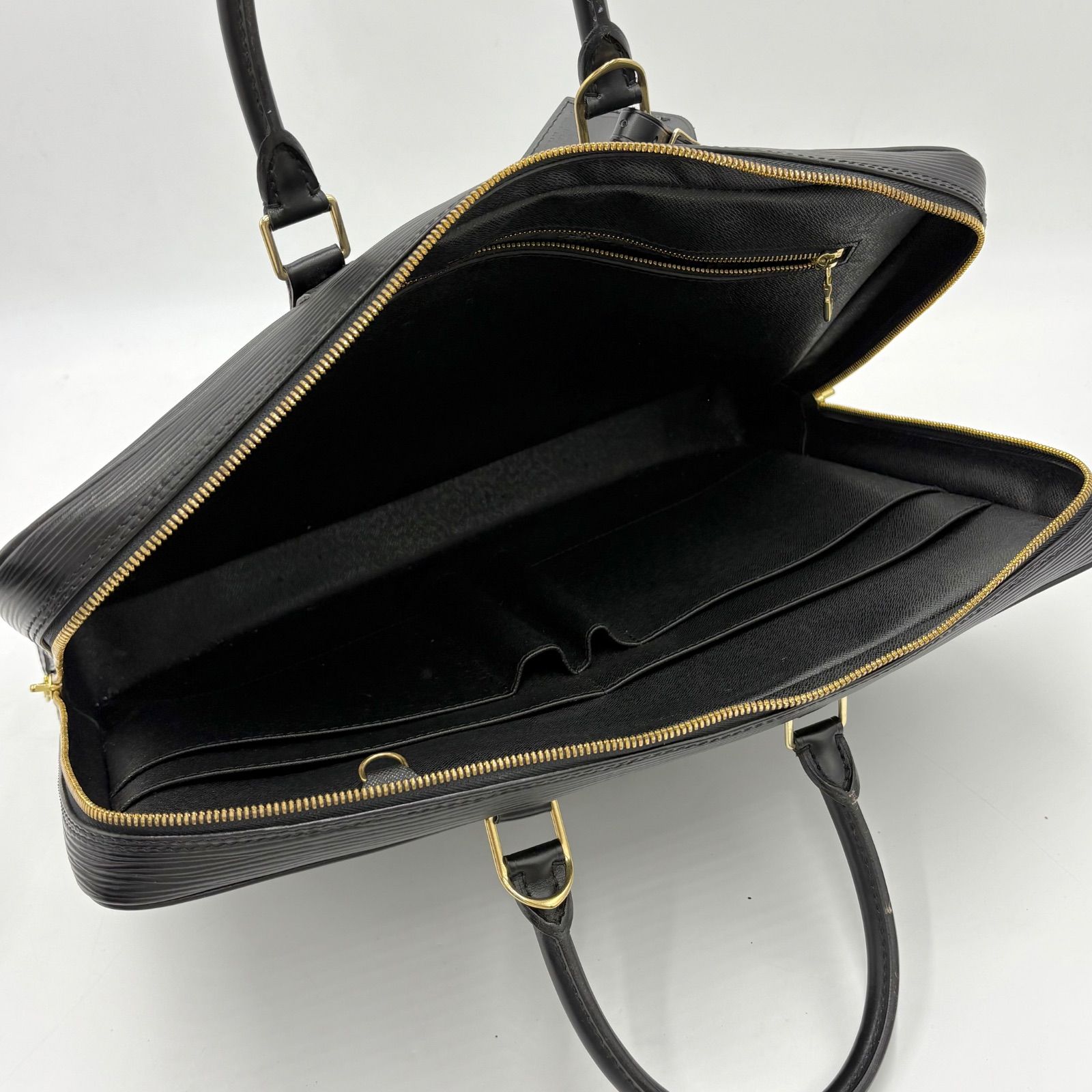 Louis Vuitton エピ ポルトドキュマン ヴォワヤージュ 250616-1.jpg