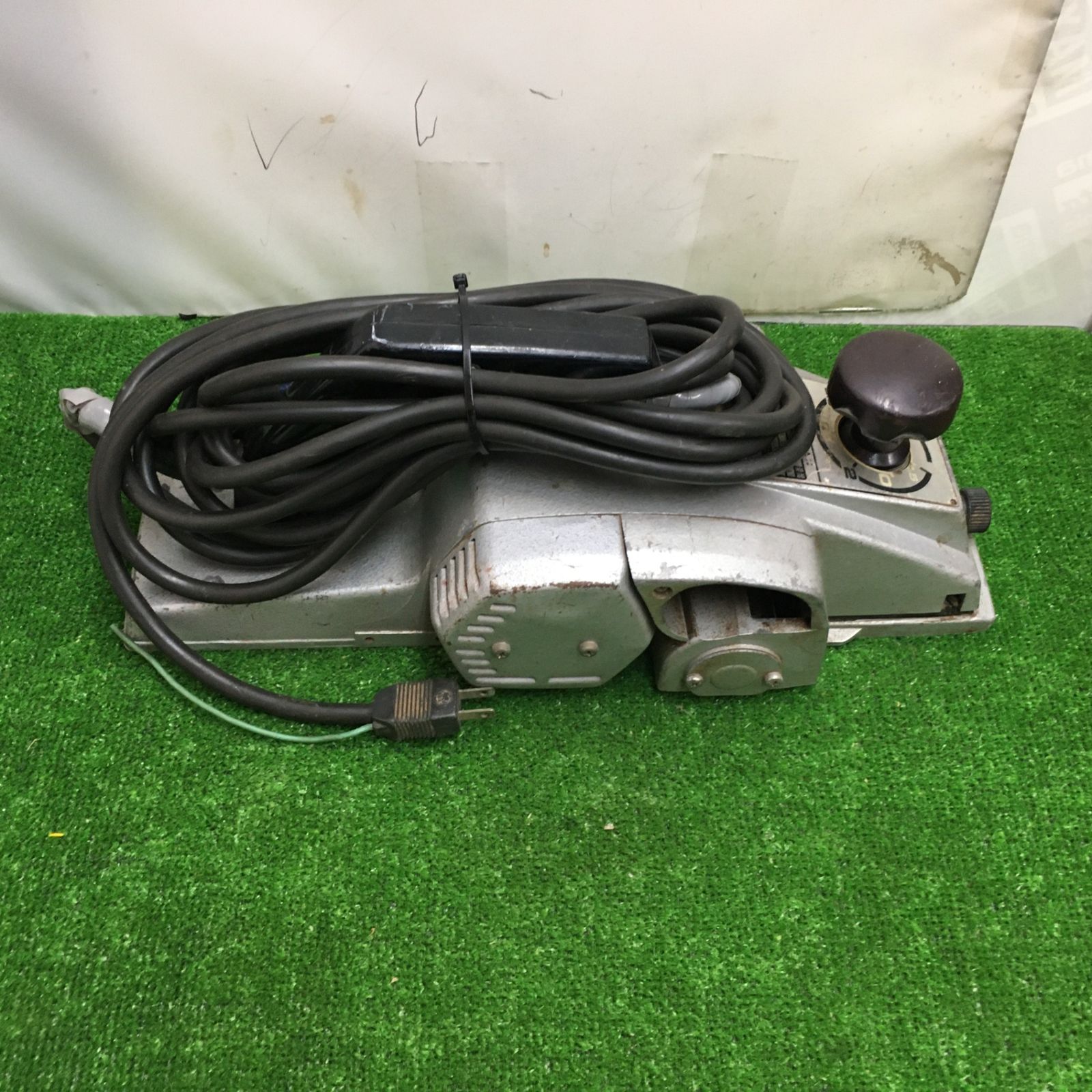 中古品】【0902】☆makita(マキタ) 155㎜電気カンナ 1805N 