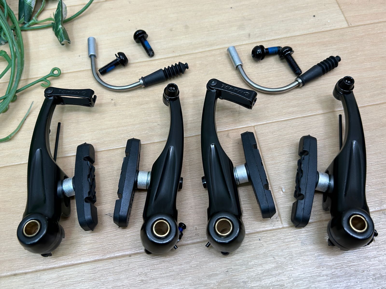 テルスポ イチ推し!! DAHON 完成車外し 未走行品!! TEKTRO V-BRAKE SET