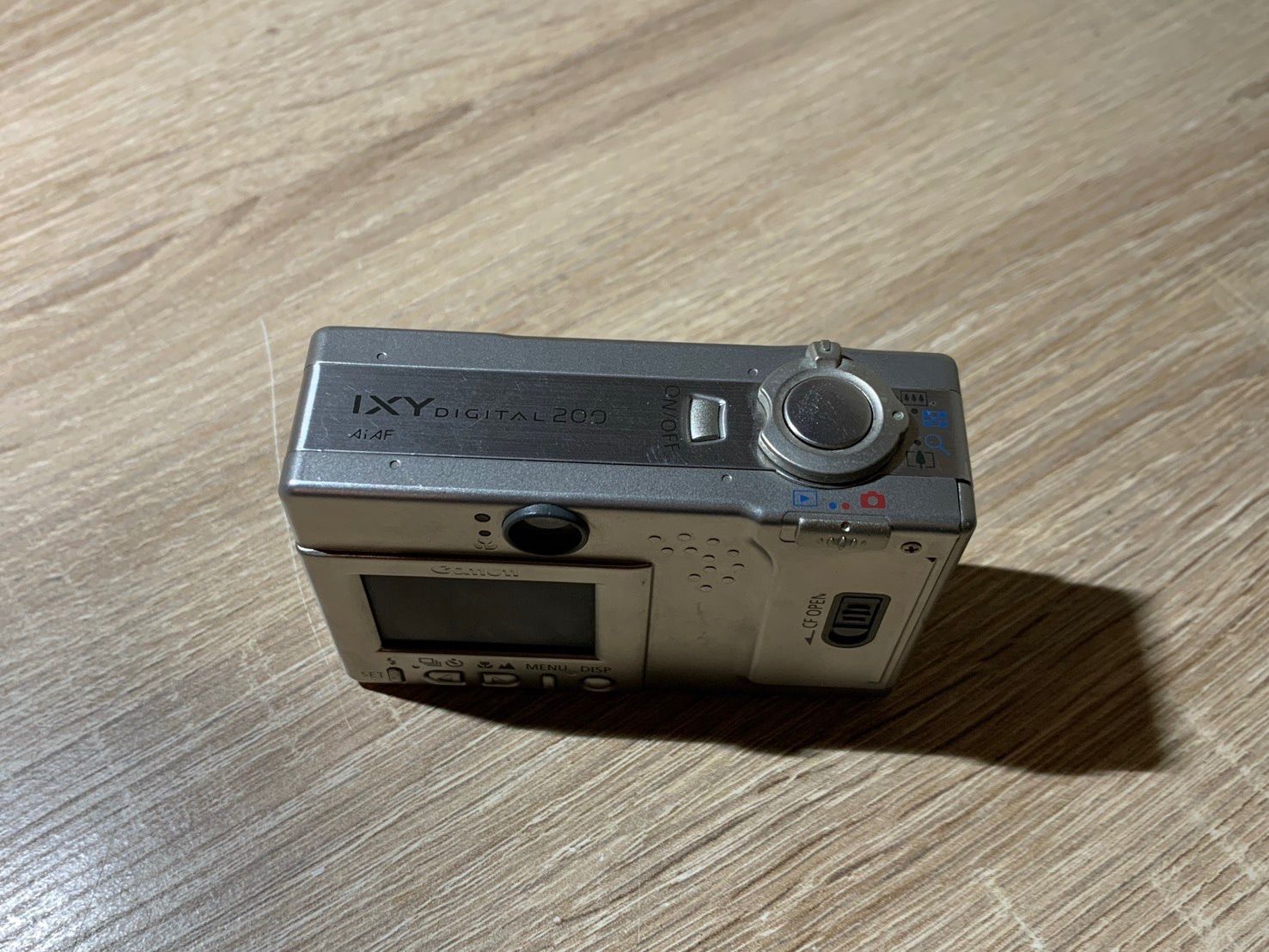 3274 Canon IXY 200 シルバー デジカメ DIGITAL Canon PowerShot IXY 200 Compact Point and Shoot Camera 180