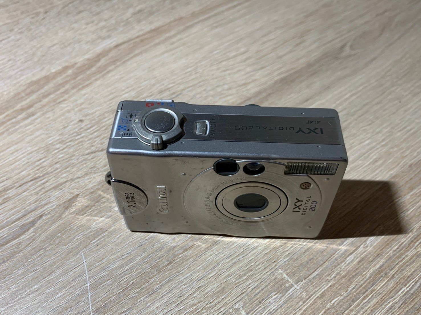 9954 Canon IXY DIGITAL 200 シルバー デジカメ 動作確認済み【ネ