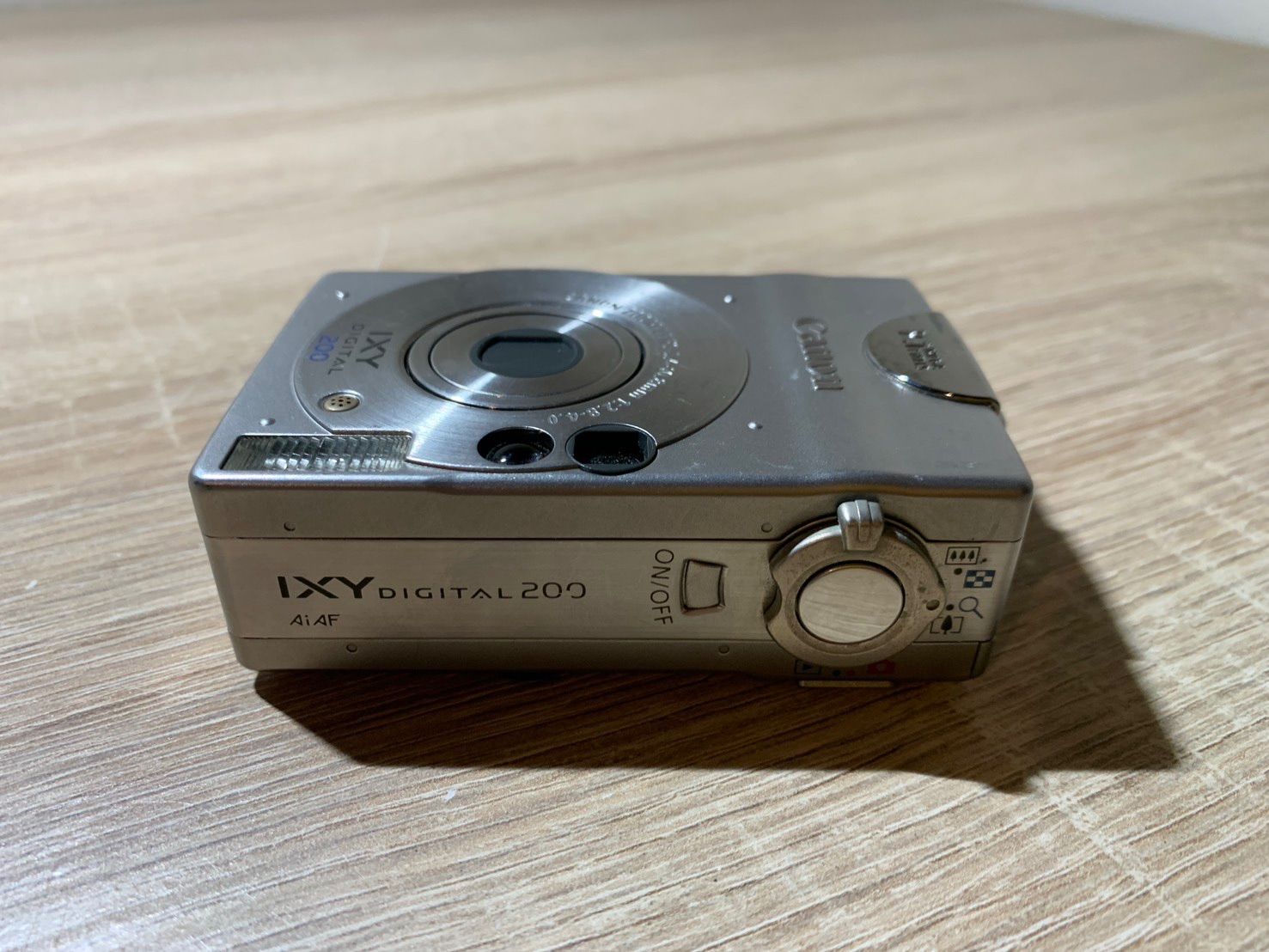 極美品 【動作確認済】Canon　デジカメ IXY900IS シルバー 9954 Canon IXY DIGITAL 200 シルバー デジカメ 動作確認済み【ネ