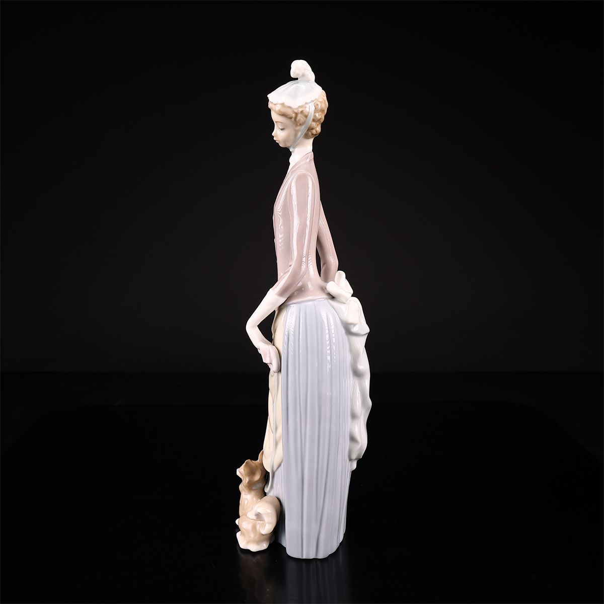 LLADRO 【リヤドロ】 磁器人形 犬を連れた貴婦人 置物 高35㎝／美品g