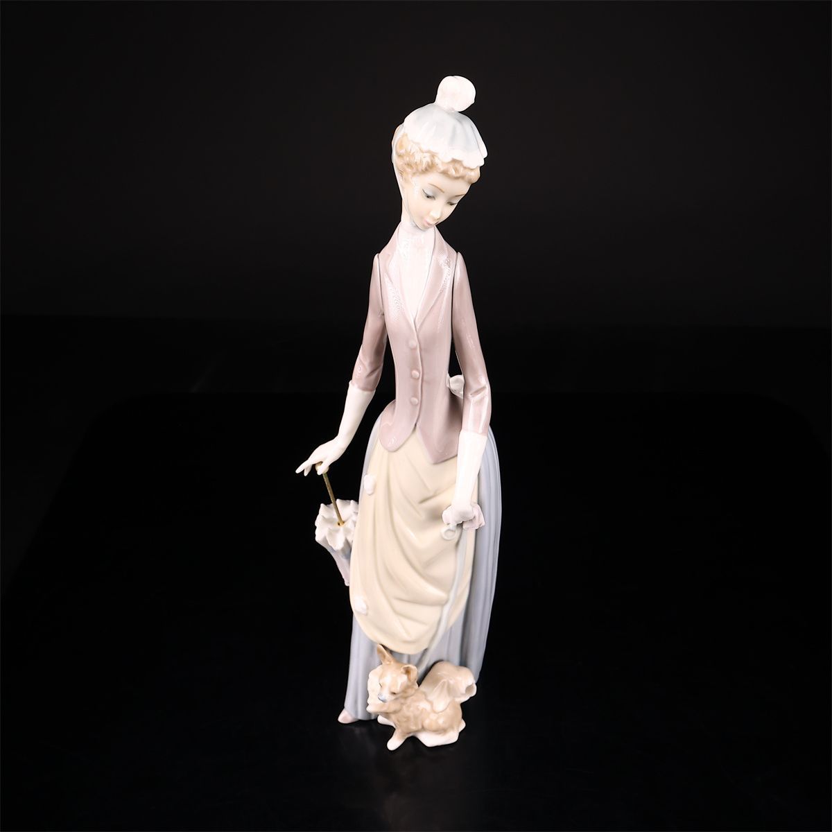 LLADRO 【リヤドロ】 磁器人形 犬を連れた貴婦人 置物 高35㎝／美品g