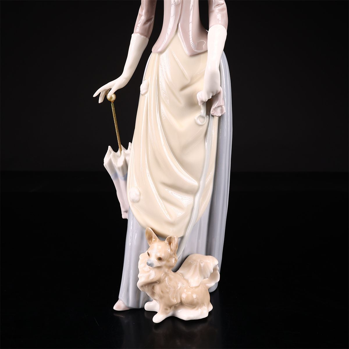 LLADRO 【リヤドロ】 磁器人形 犬を連れた貴婦人 置物 高35㎝／美品g