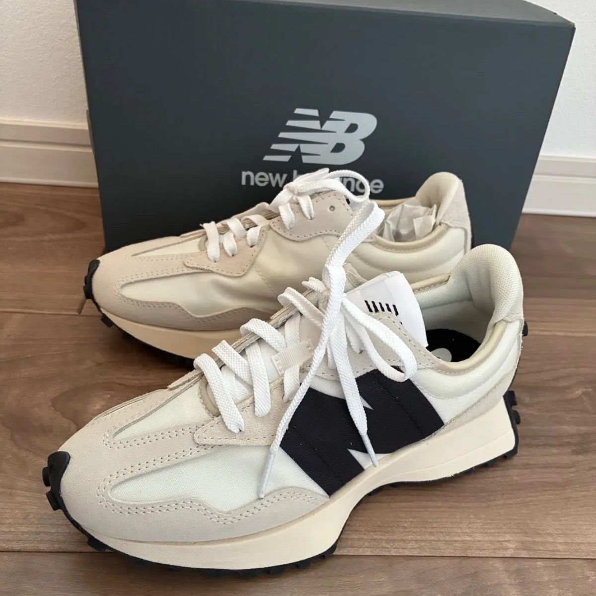 送料無料！新品【日本未発売カラー】ニューバランス New Balance 327 