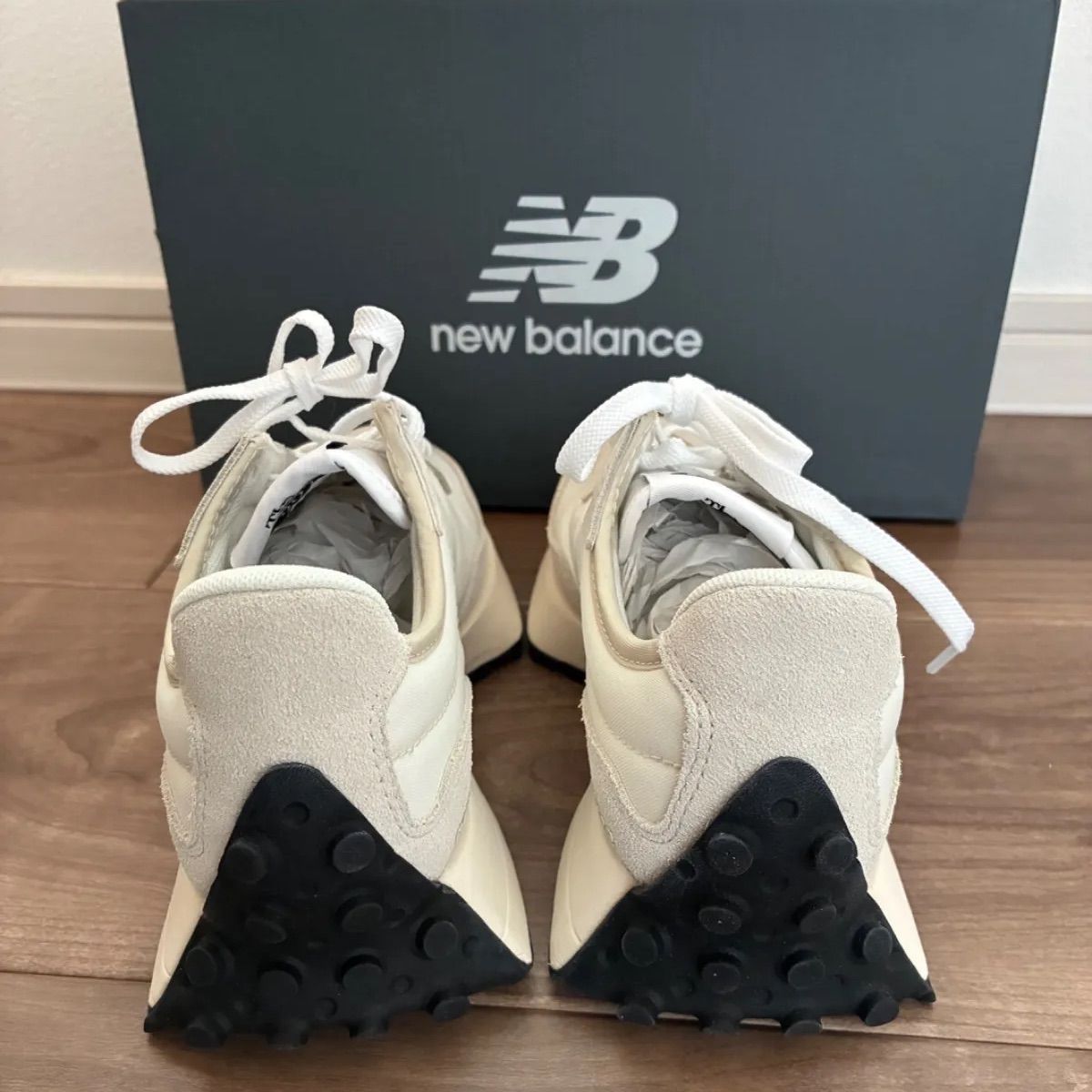 送料無料！新品【日本未発売カラー】ニューバランス New Balance 327 