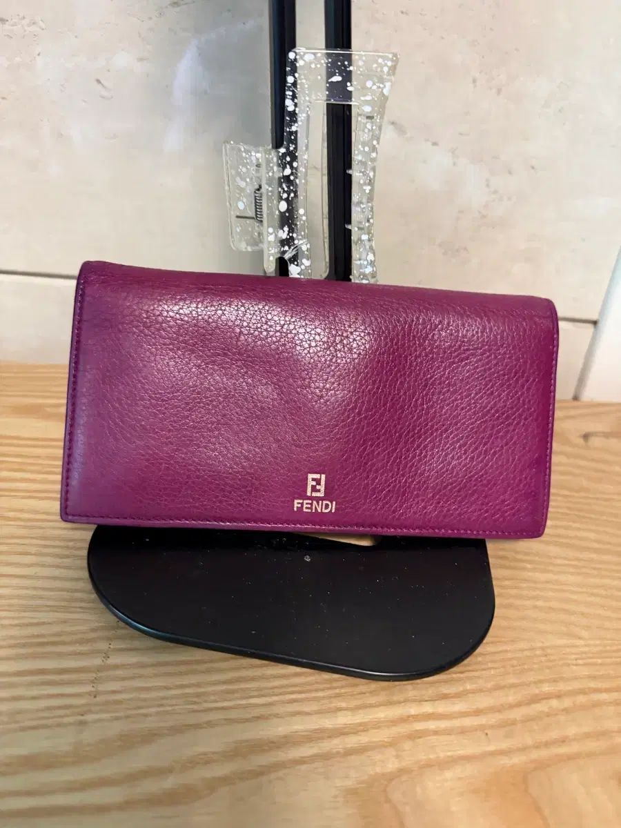 新古品 FENDI フェンディ 長財布 チェーンウォレット パープル 本革 