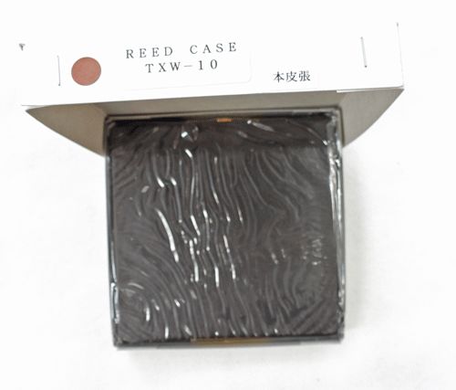 【奇跡の最終入荷！】オリジナルリードケース）テナーサックス・バスクラリネット兼用　本革茶・GOLD金具　10枚収納タイプ＜今は無き激レアリードケース！！＞