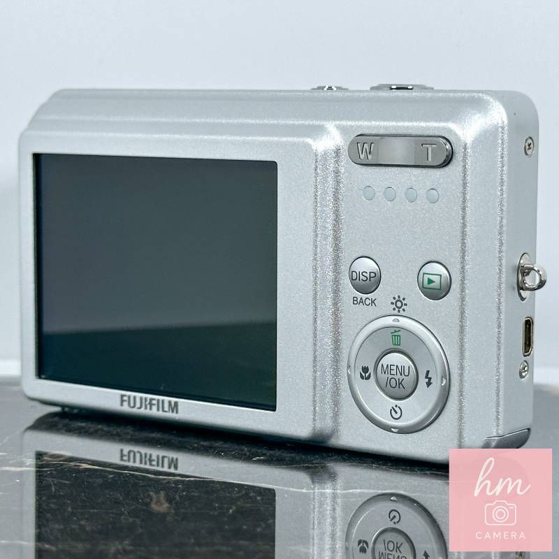 美品】FUJIFILM FinePix J10 シルバー コンパクトデジタルカメラ 820万