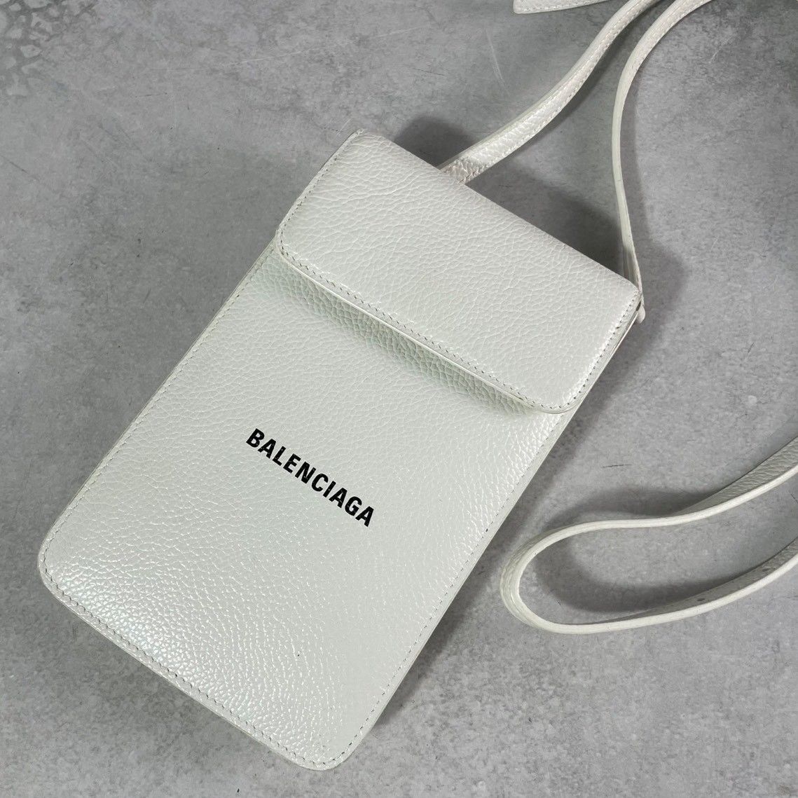 BALENCIAGA/フォンホルダー/ショルダーバッグ/フラグメント白バック BALENCIAGA/フォンホルダー/ショルダーバッグ/フラグメント白バック
