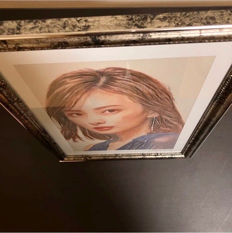 女優画① 額装品 額縁寸法45cm×33cm パステル、水彩、色鉛筆画 【公式