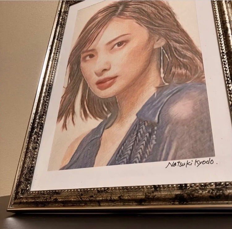 女優画④額装品　額縁寸法45cm×33cm　パステル、水彩、色鉛筆画 女優画① 額装品 額縁寸法45cm×33cm パステル、水彩、色鉛筆画 【公式