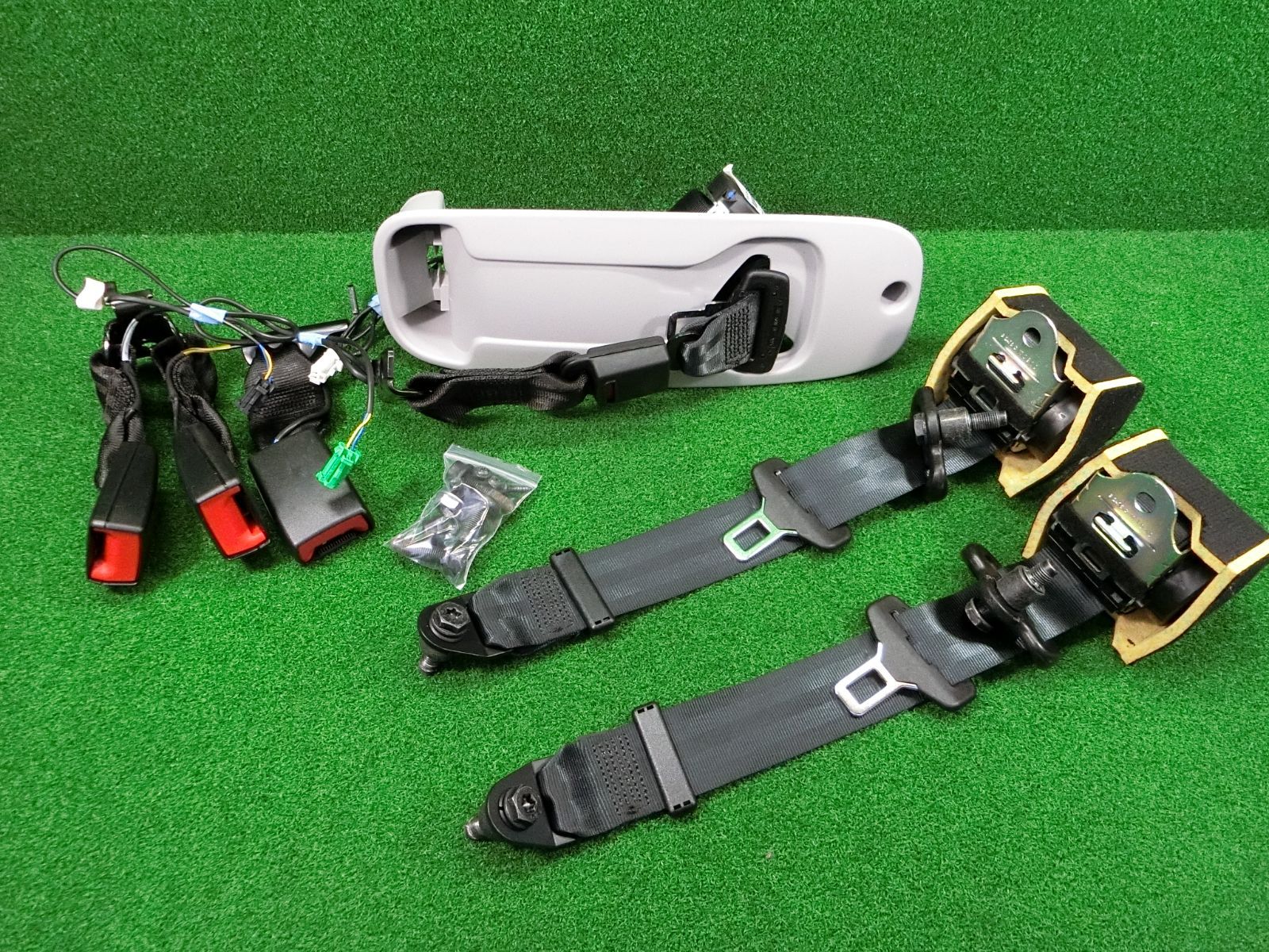 [15104] 送料無料 フィアット パンダ ABA-13909 リア シートベルト 左右セット キャッチ