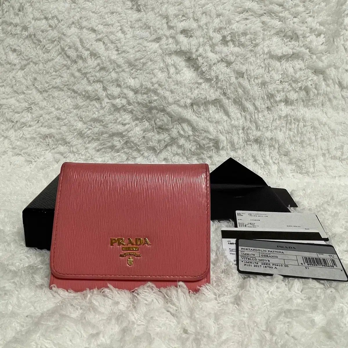 PRADA 二つ折り財布 ピンク 【公式通販】