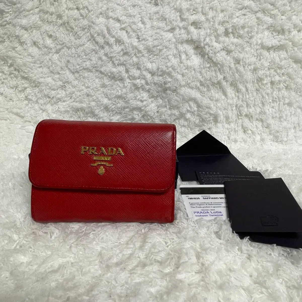 PRADA プラダ サフィアーノ 二つ折り財布 レッド - メルカリ