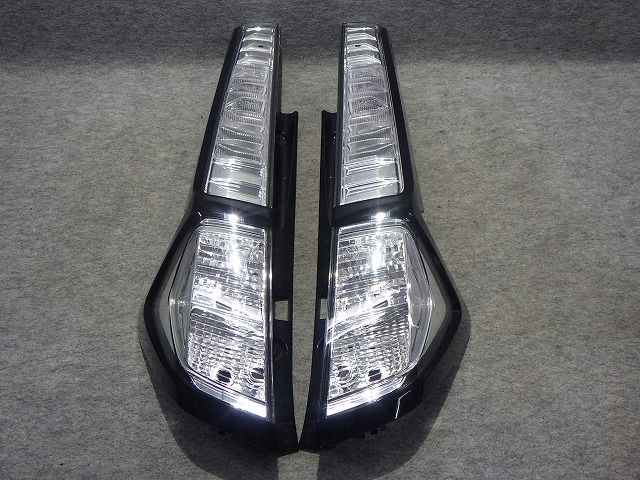 タンク ルーミー テール左右 M900/910A 220-69046 81550-B1370/81560