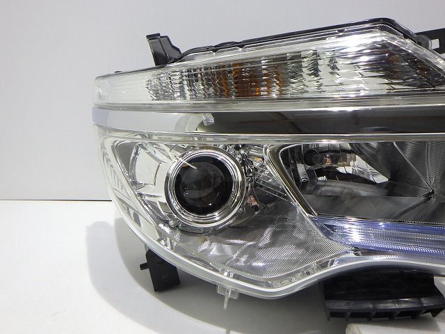 セレナ 右ヘッドライト LED C26 HC26 後期 100-23683 T 26025-3JY5D 