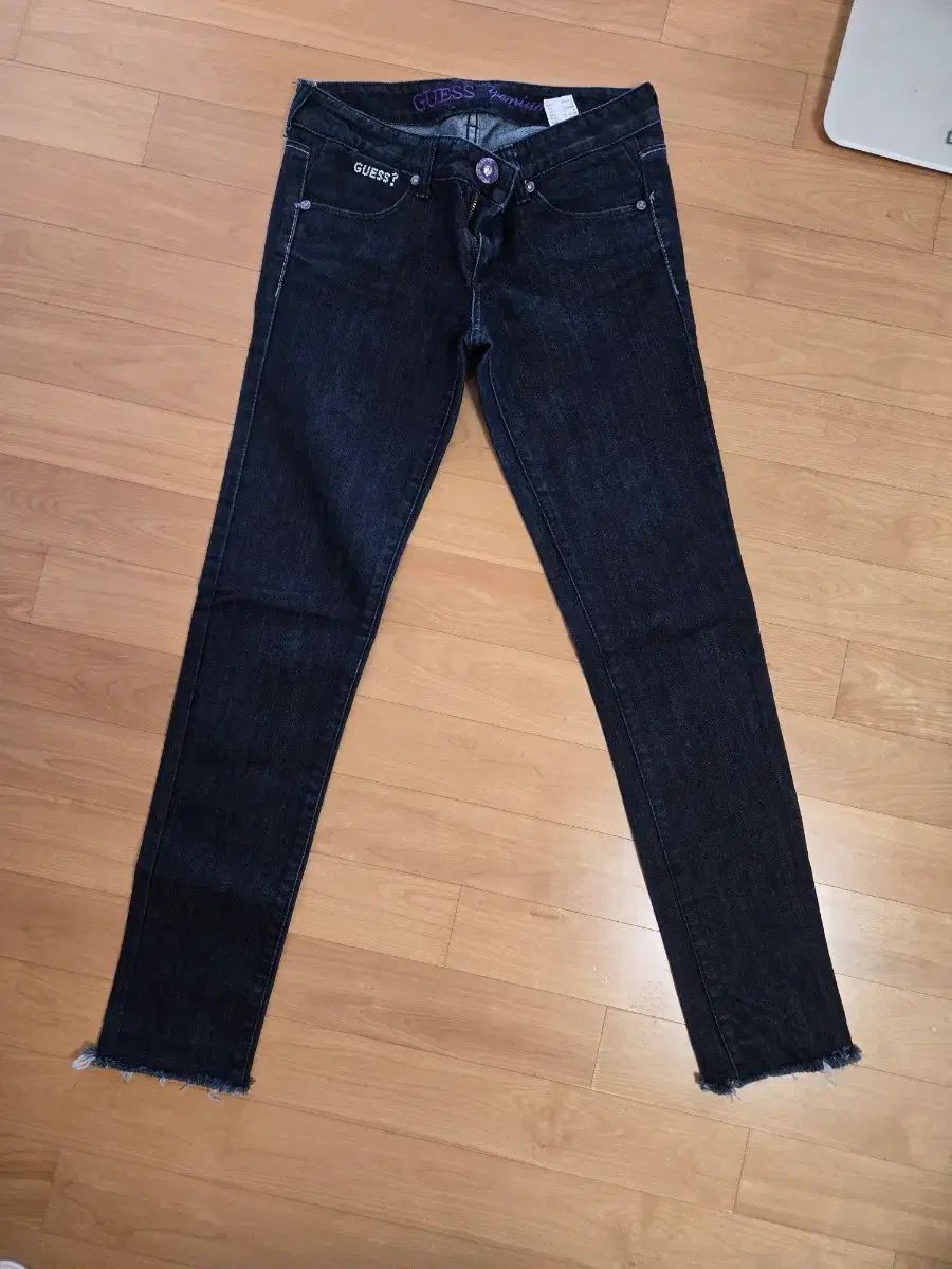 GUESS デニム キュービック ズボン