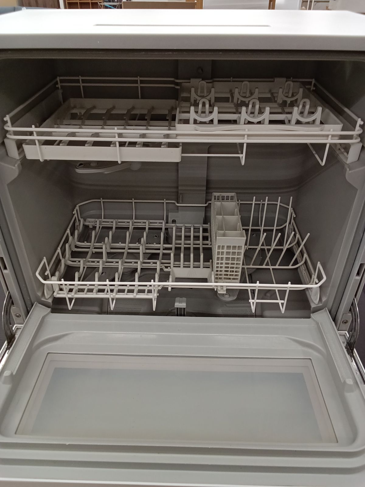 Panasonic 食器洗い乾燥機 2018年製 NP-TH1-W】 - メルカリ