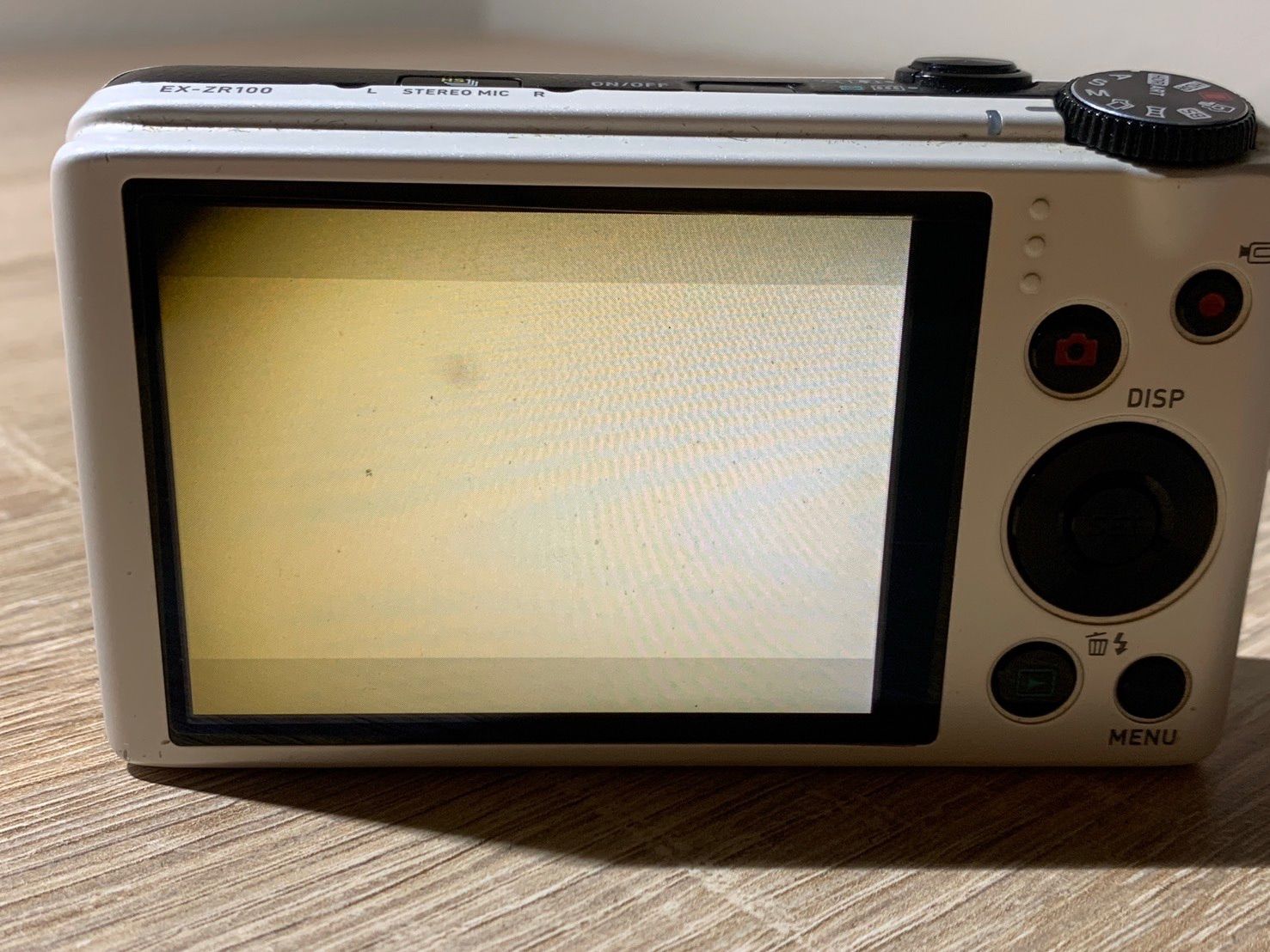 9951 Casio EXILIM EX-ZR100 ホワイト デジカメ ジャンク品【宅