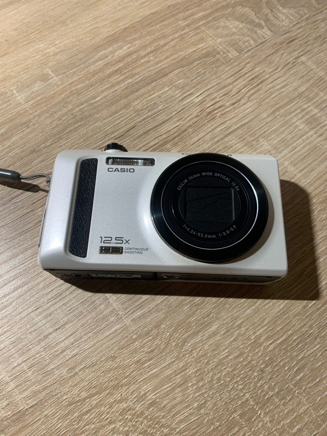 CASIO EXILIM デジカメ EX-ZR100 ホワイト ジャンク品 CASIO カシオ EXILIM EX-ZR100 ホワイト ジャンク品 デジカメ