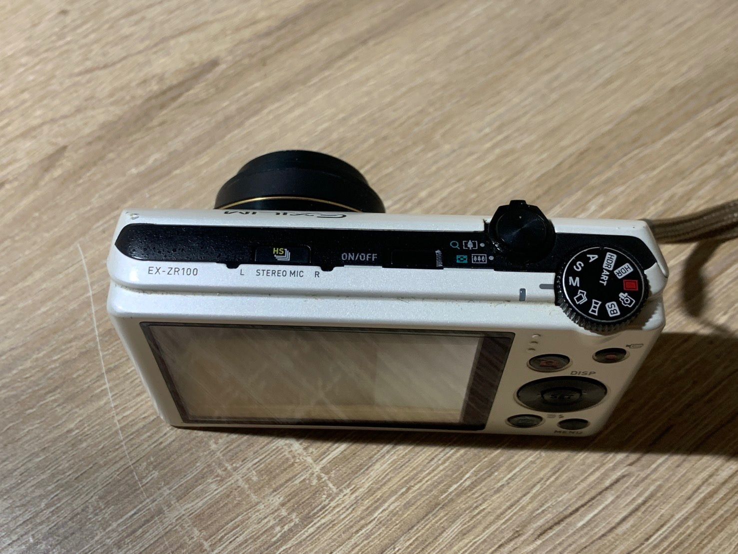 CASIO EXILIM デジカメ EX-ZR100 ホワイト ジャンク品 CASIO カシオ EXILIM EX-ZR100 ホワイト ジャンク品 デジカメ