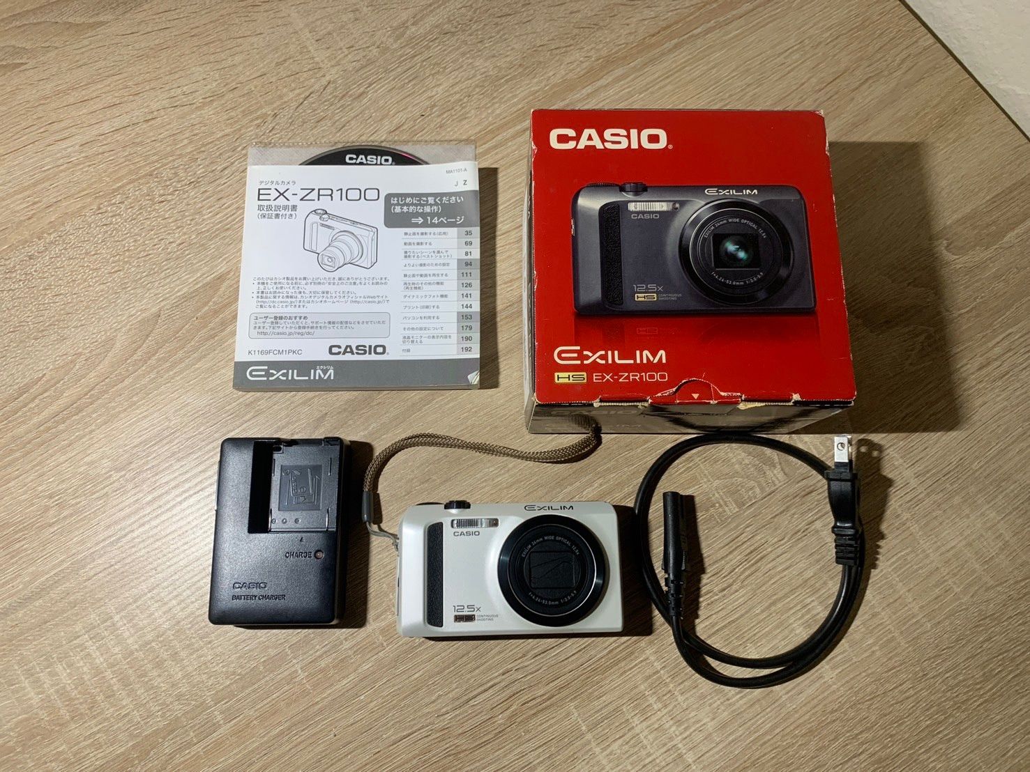 ジャンク品 CASIO EXILIM EX-ZR100 ホワイト CASIO カシオ EXILIM EX-ZR100 ホワイト ジャンク品 デジカメ