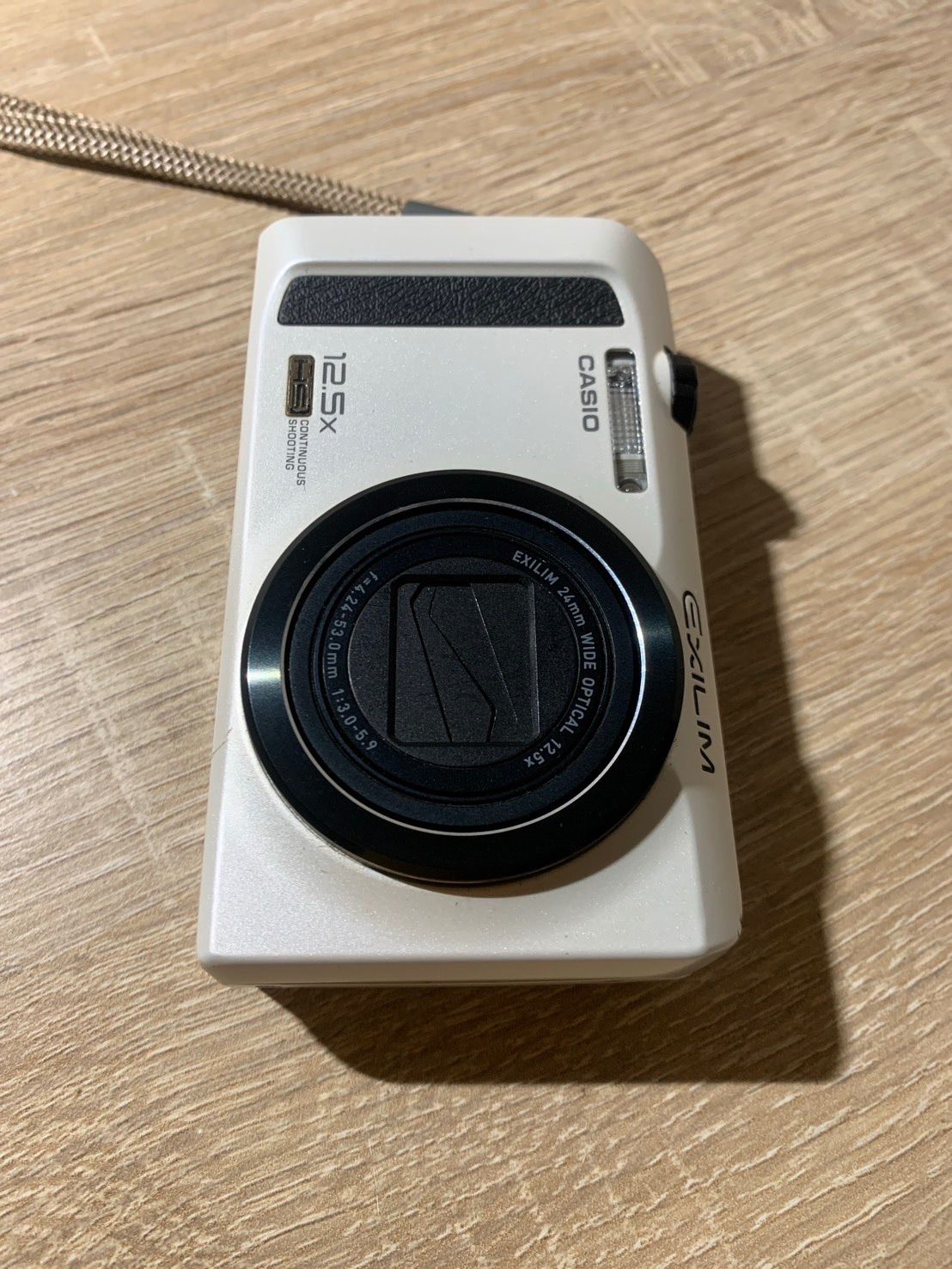 CASIO EXILIM シルバー デジタルカメラジャンク品 9951 Casio EXILIM EX-ZR100 ホワイト デジカメ ジャンク品【宅