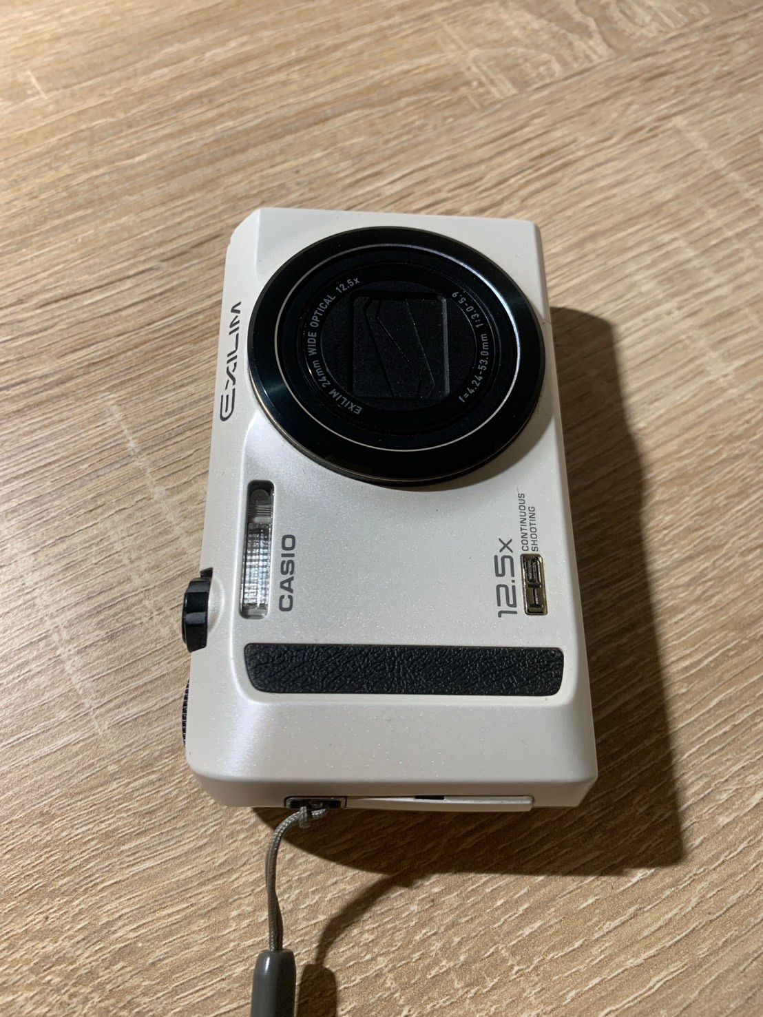 CASIO EXILIM デジカメ EX-ZR100 ホワイト ジャンク品 CASIO カシオ EXILIM EX-ZR100 ホワイト ジャンク品 デジカメ