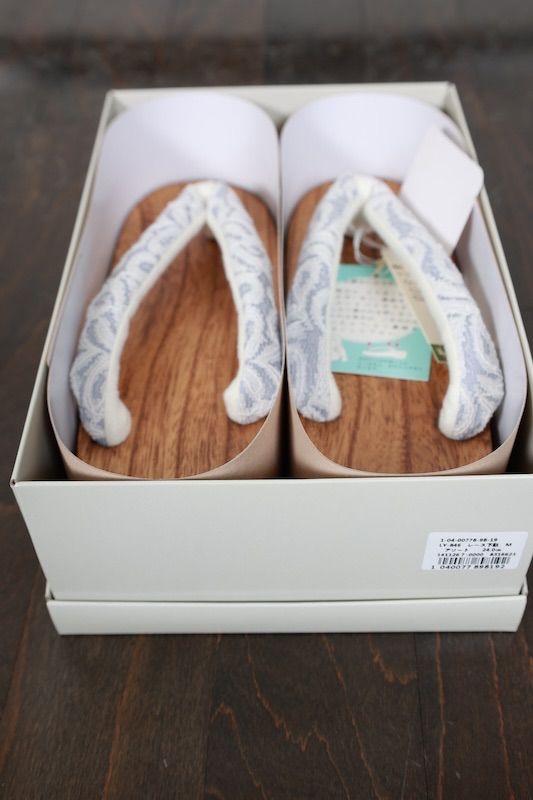 下駄　新品　桐　レース　b49