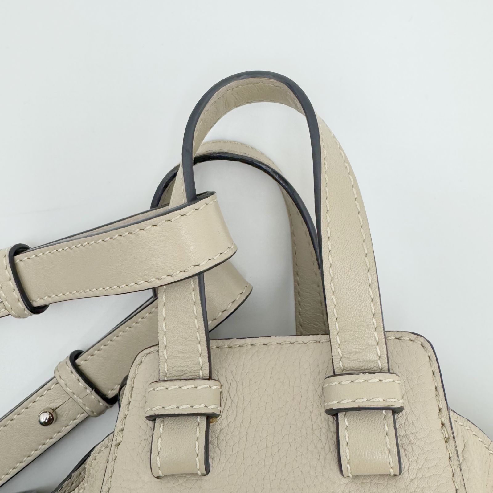 LOEWE ロエベ ハンモック ミニ ショルダー レザー アナグラム サンド LOEWE ロエベ ハンモック ミニ ショルダーバッグ レザー アナグラム