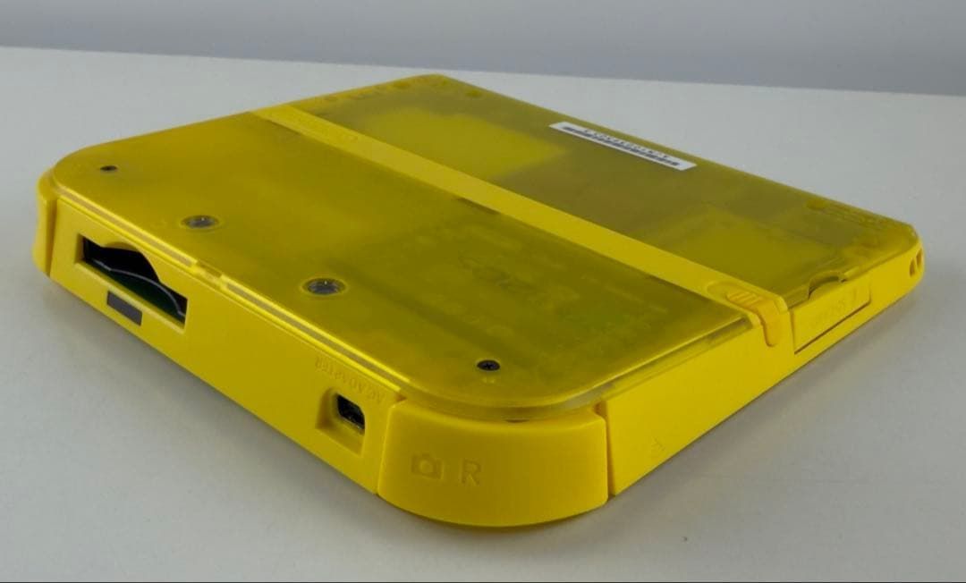 極美品 ニンテンドー 2DS ピカチュウ イエロー 本体 完品 ポケモン 