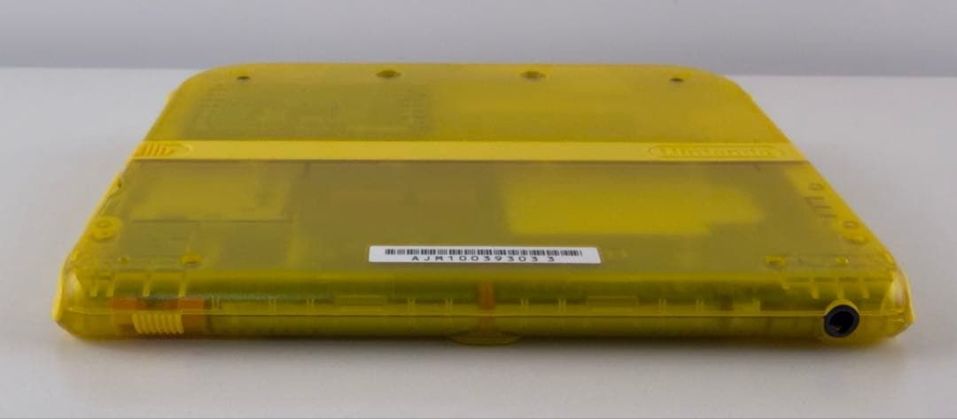極美品 ニンテンドー 2DS ピカチュウ イエロー 本体 完品 ポケモン 