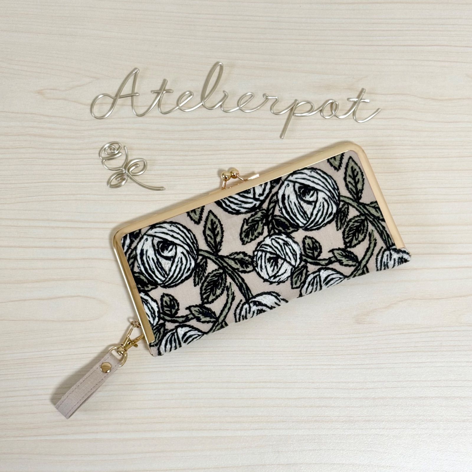 ★ミナペルホネン★rosy pinkbeigeのがま口財布★持手付 6,225円
